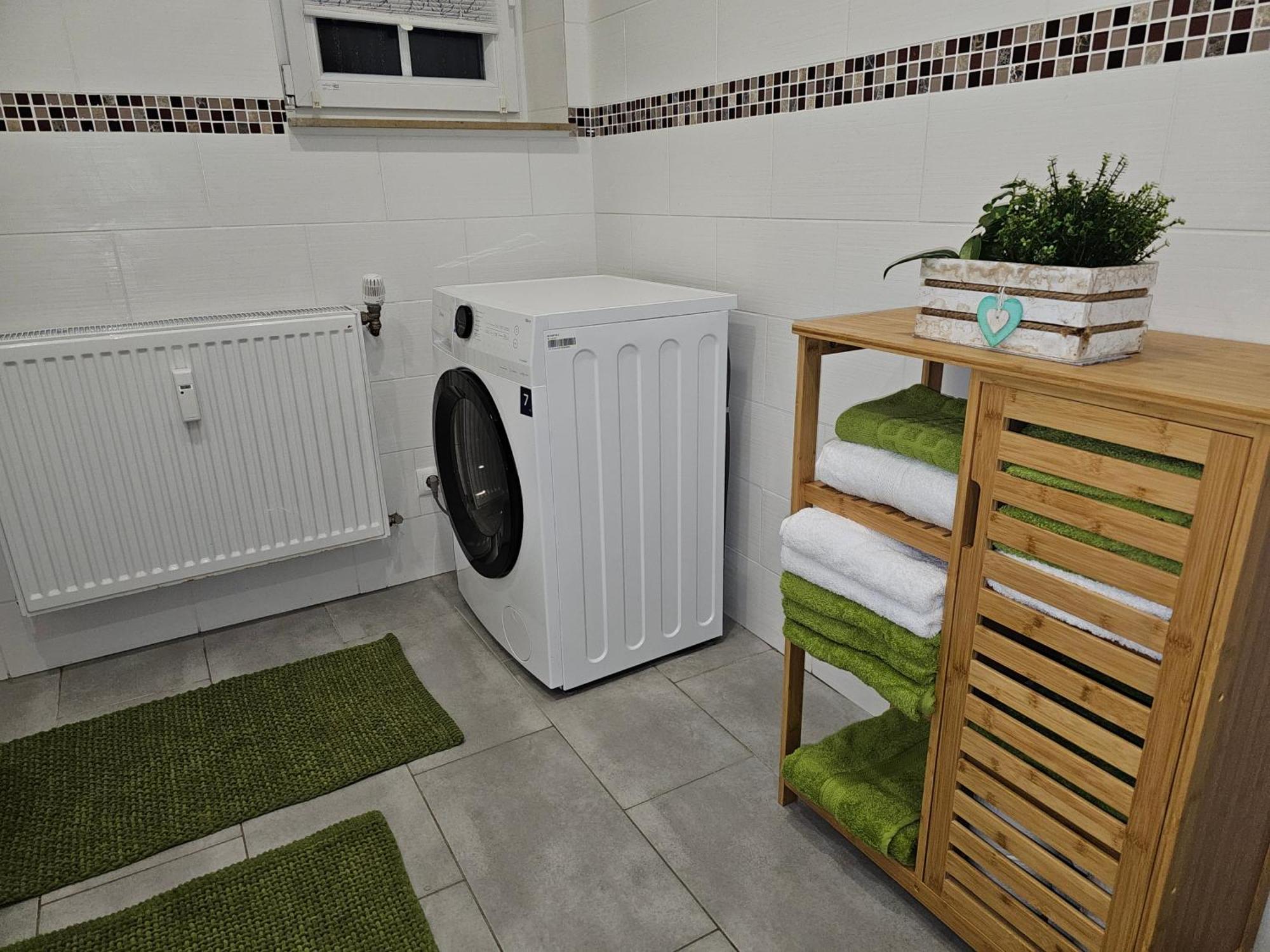 Warburg, Fewo "Sweet Home" 2,5 Zi- Eg-Separater Eingang - Parkplatz - Terasse- Komfortabel,Renoviert المظهر الخارجي الصورة